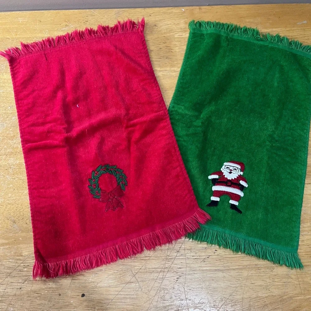 Vtg Martex Christmas Hand Towels Set 2 Santa Wreath Red Green Fringed USA Made